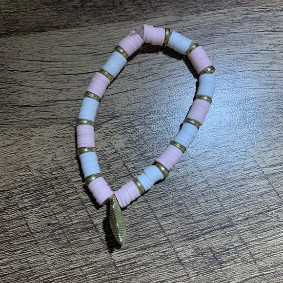 Pink white and gold starfish clay bead bracelet handmade - Picture 4 of 4